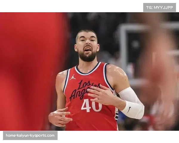 祖巴茨爆砍33分18篮板 快船内线亮点难阻球队失利